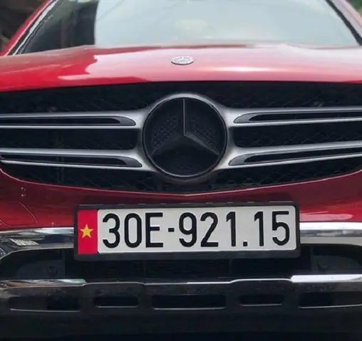 Biển Số Xe Ô Tô Có Cờ Phong Cách Châu Âu: Xu Hướng Trang Trí Mới Cho Xế Hộp