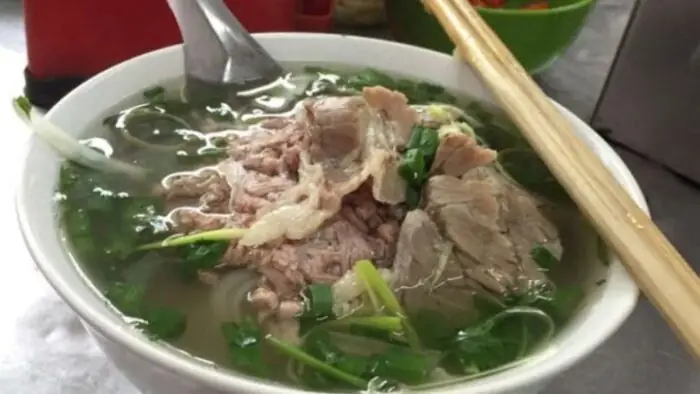 Phở Bò Huy Béo: Nước Dùng Đậm Đà, Thịt Ngon