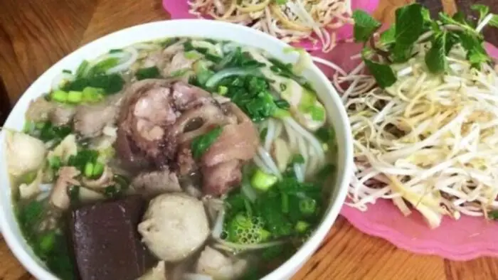 Bún Bò Huế Hưng Còi: Hương Vị Đậm Đà
