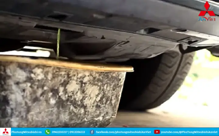 Bước 2: Xả Nước Khỏi Hệ Thống Làm Mát