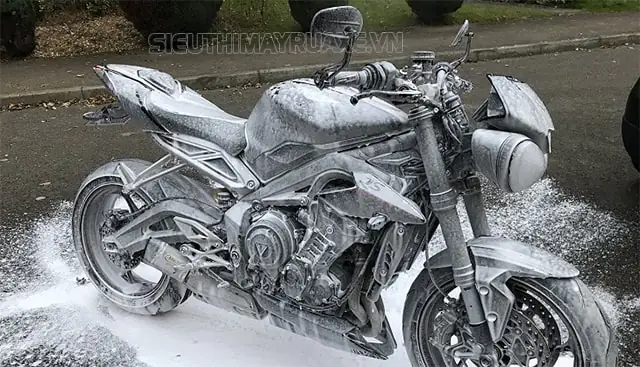 Có Tự Rửa Xe Bọt Tuyết Tại Nhà Được Không?