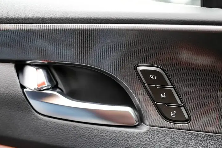 Một Số Các Nút Chức Năng Điều Chỉnh Khác