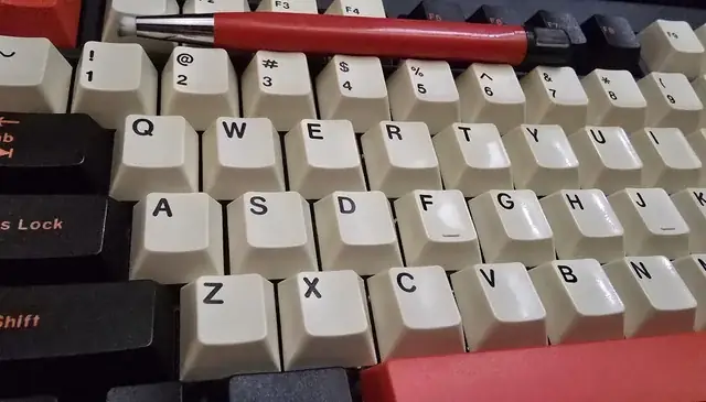 Các Kiểu Xe Ô Tô Dán Giấy Ưu Tiên: Hướng Dẫn Chi Tiết & Quy Định Pháp Lý