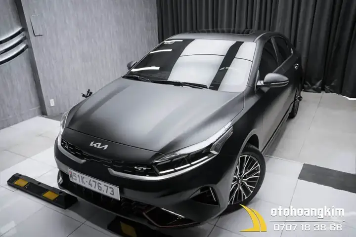 Tại Sao Nên Dán Decal Cho Xe Ô Tô Màu Đen?