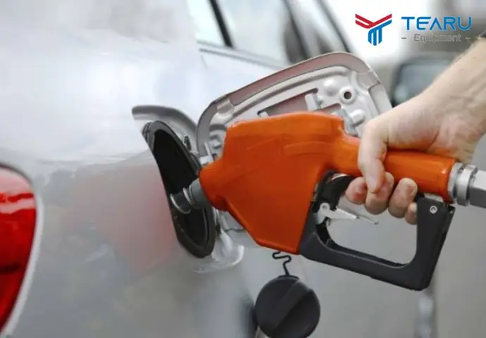 Không Để Xăng Tràn Và Các Loại Nước Chứa Caffeine Ra Xe