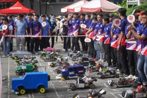 Lắp Ráp Từng Bộ Phận Để Hoàn Thiện Xe