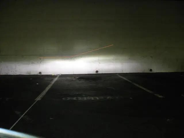 Đèn Pha Là Bộ Phận Không Thể Thiếu Với Một Chiếc Xe Ô Tô, Nó Giúp Tài Xế Có Tầm Quan Sát Rộng Và Rõ Ràng Hơn Khi Lái Xe Vào Ban Đêm. Thế Nhưng Đèn Pha Có Thể Gặp Một Số Trục Trặc Khi Chiếu Lệch Hướng, Độ Chụm Đèn Không Đúng Hay Có Tầm Chiếu Xa Không Đạt Có Thể Gây Khó Khăn Cho Người Lái Hoặc Làm Chói Mắt Những Xe Ngược Chiều Gây Mất Tan Toàn Giao Thông. Vậy Điều Chỉnh Đèn Pha Thế Nào Cho Hợp Lý? Bài Viết Sẽ Giúp Bạn Nắm Được Cách Điều Chỉnh Đèn Pha Của Một Chiếc Ô Tô.