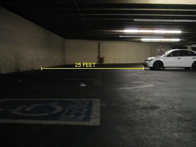 Đèn Pha Là Bộ Phận Không Thể Thiếu Với Một Chiếc Xe Ô Tô, Nó Giúp Tài Xế Có Tầm Quan Sát Rộng Và Rõ Ràng Hơn Khi Lái Xe Vào Ban Đêm. Thế Nhưng Đèn Pha Có Thể Gặp Một Số Trục Trặc Khi Chiếu Lệch Hướng, Độ Chụm Đèn Không Đúng Hay Có Tầm Chiếu Xa Không Đạt Có Thể Gây Khó Khăn Cho Người Lái Hoặc Làm Chói Mắt Những Xe Ngược Chiều Gây Mất Tan Toàn Giao Thông. Vậy Điều Chỉnh Đèn Pha Thế Nào Cho Hợp Lý? Bài Viết Sẽ Giúp Bạn Nắm Được Cách Điều Chỉnh Đèn Pha Của Một Chiếc Ô Tô.