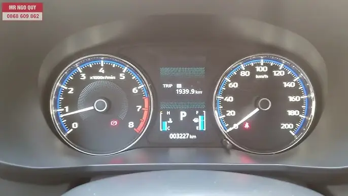 Hướng Dẫn Chi Tiết Cách Chỉnh Đồng Hồ Trên Xe Ô Tô Ford