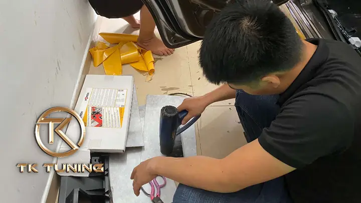 Quy Trình Dán Cách Âm Chống Ồn Xe Ô Tô Cụ Thể Như Sau:
