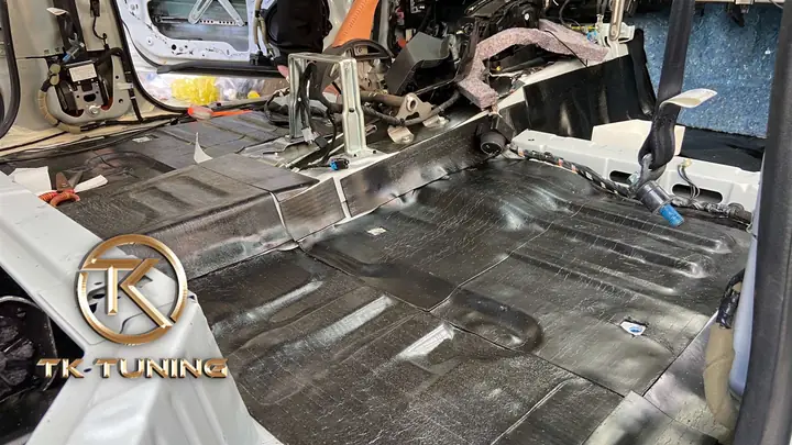 Dán Cách Âm Chống Ồn Cho Xe Có Thực Sự Hiệu Quả?