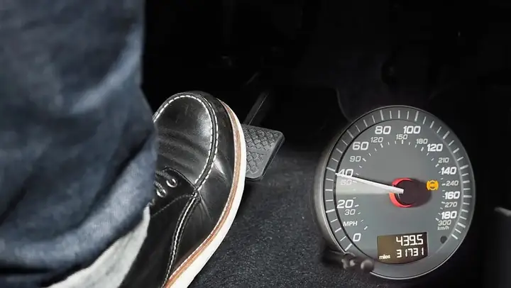 Kim Phun Nhiên Liệu Bị Tắc