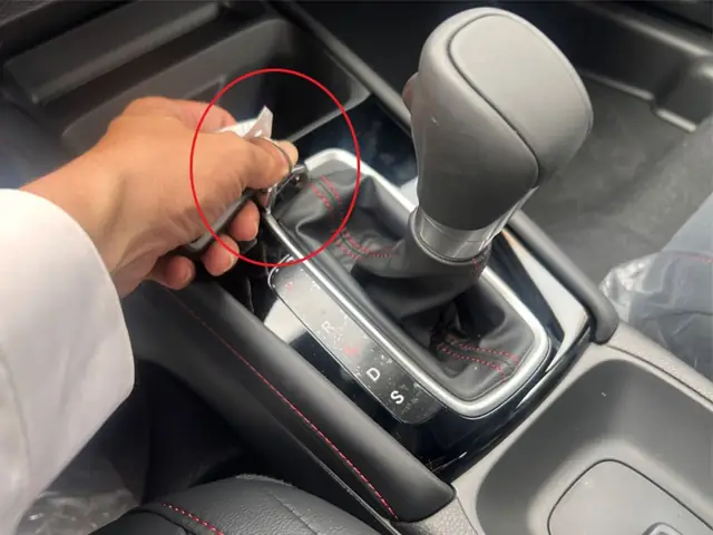 Cách Gạt Số Xe Ô Tô Trong Dua Xe