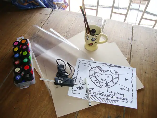 Làm Lồng Đèn Bằng Giấy Hình Trái Tim 1