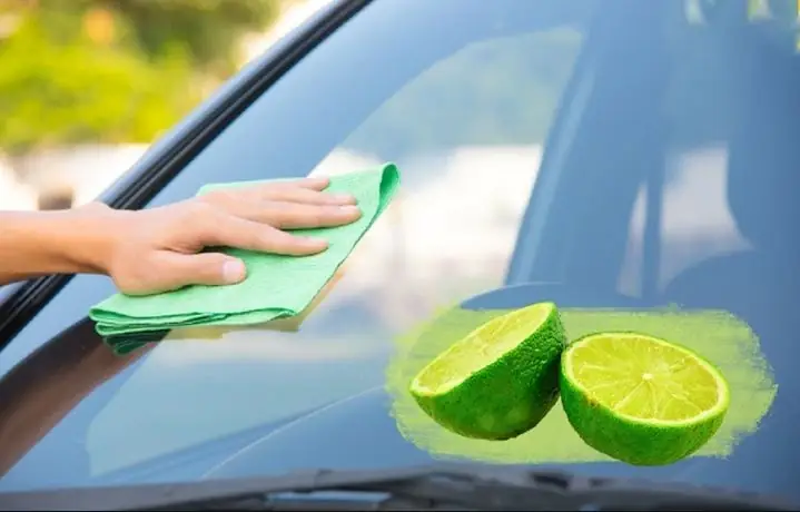 Tẩy Ố Kính Xe Ô Tô Bằng Giấm Ăn Hoặc Chanh Tươi