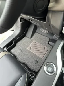 Có Nên Tự Tháo Lót Sàn Xe Ô Tô Tại Nhà Không?