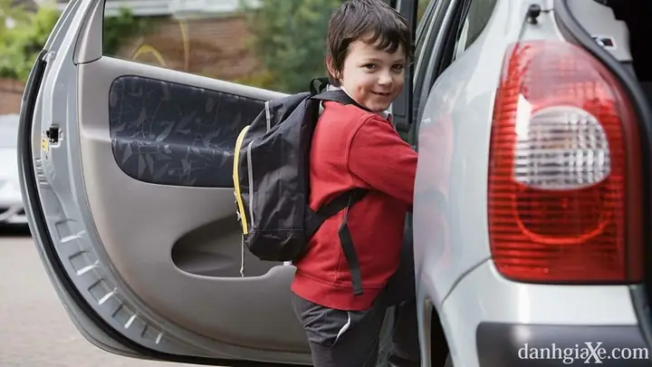 Các Cách Mở Cốp Xe Ô Tô Bị Kẹt Tại Nhà