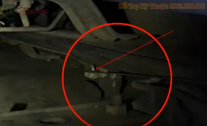 Hướng Dẫn Mở Cửa Xe Ô Tô Từ Bên Ngoài Bằng Thước Kẻ