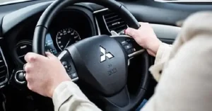 Tại Sao Vô Lăng Xe Ô Tô Bị Khóa?