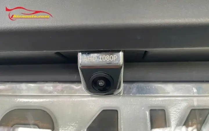 Bước 1: Xác Định Và Lắp Đặt Vị Trí Camera Lùi