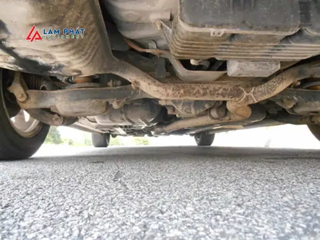 Gầm Xe Và Ống Xả