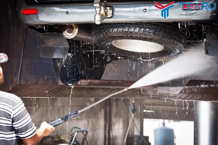 Tại Sao Cần Vệ Sinh Gầm Xe Ô Tô Thường Xuyên?