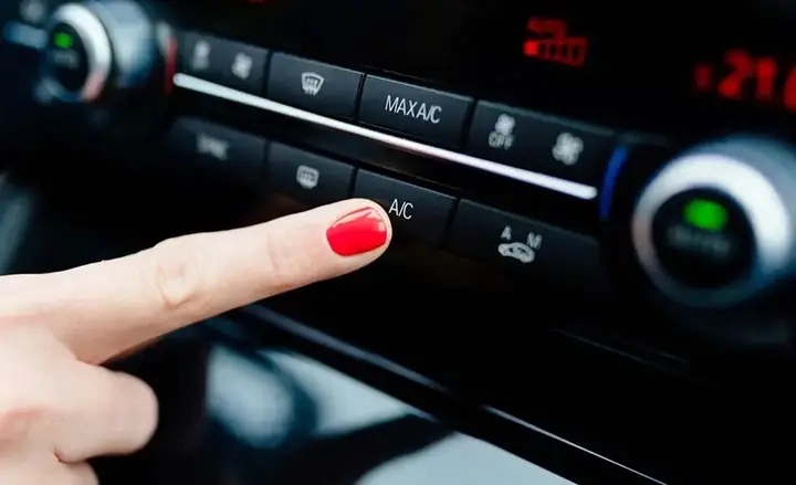 Các Lưu Ý Quan Trọng Khi Đỗ Xe Nổ Máy Bật Điều Hoà