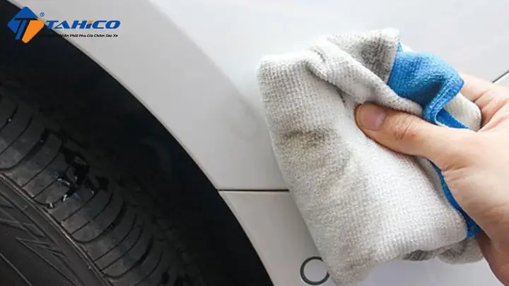 Hướng Dẫn Toàn Tập: Cách Tẩy Bê Tông Dính Trên Xe Ô Tô Hiệu Quả Tại Nhà