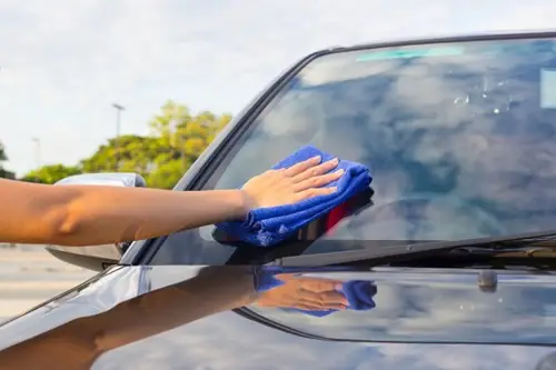 Sử Dụng Tẩy Ố Kính Ô Tô Chất Tẩy Rửa Đơn Giản, Có Sẵn Tại Nhà