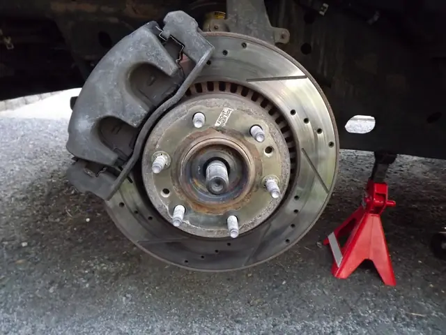 Tại Sao Bố Thắng Sau Xe Ô Tô Cần Được Thay Thế Định Kỳ?