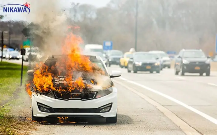 Thoã¡t Hiá»m Khi Xe Lao Xuá»ng Næ°á»c