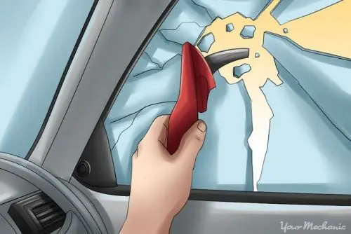 Cách Thoát Khỏi Xe Ô Tô Khi Gặp Tai Nạn Ngập Nước: Hướng Dẫn Toàn Tập