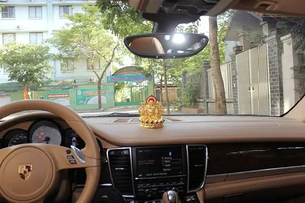 Cách Đặt Đồ Trang Trí Xe Hơi Nên Biết