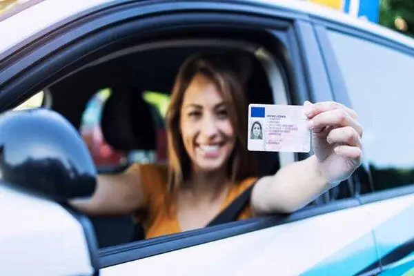 Cầm Bằng Lái Xe Là Gì?