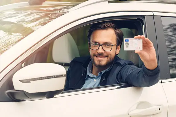 Mắt Bị Cận Thị Có Được Học Lái Ô Tô Không ?