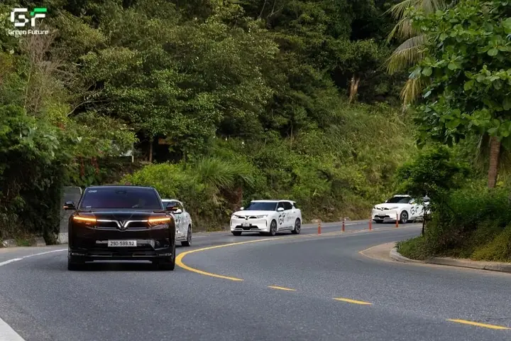 Bước 3: Quy Trình Ký Hợp Đồng, Thanh Toán Tiền Cọc, Giao Nhận Xe