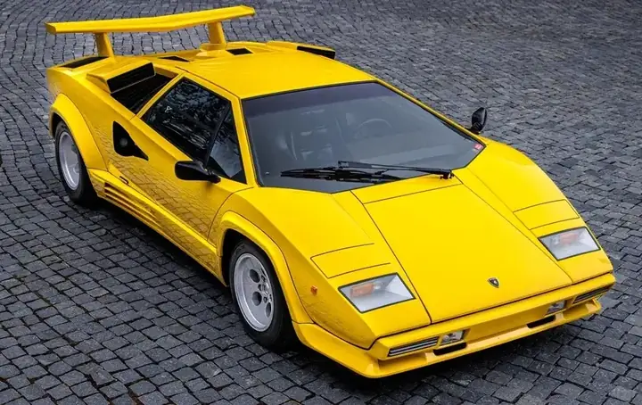 Lamborghini Countach - Cánh Gió Hình Chữ V