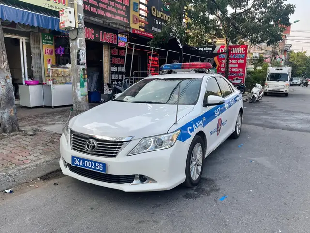 Dịch Vụ Cắt Dán Đề Can Ô Tô Chuyên Nghiệp - Làm Mới Diện Mạo Xế Cưng Của Bạn