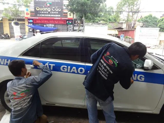 Dịch Vụ Cắt Dán Đề Can Ô Tô Chuyên Nghiệp - Làm Mới Diện Mạo Xế Cưng Của Bạn