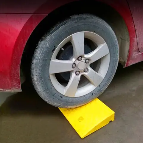 Đặc Điểm Sản Phẩm Cầu Dắt Xe Máy Bục Dốc Lên Xuống Ô Tô 13cm