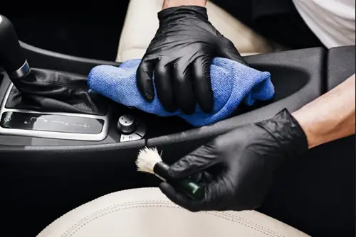 Làm Sạch Nội Thất Ô Tô Thường Xuyên