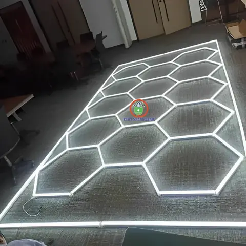 Thông Tin Chi Tiết Đèn Tổ Ong Cho Phòng Detailing