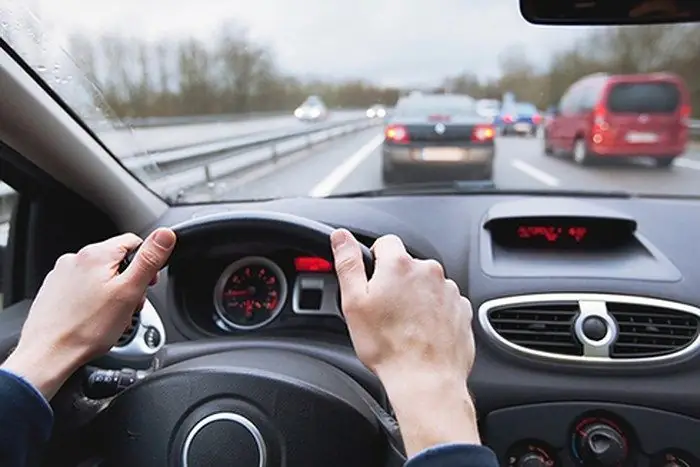 Hiểu Rõ Vị Trí Và Nguyên Tắc Vận Hành Chân Phanh Và Chân Ga Xe Ô Tô