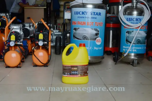 Dung Dịch Đánh Bóng Và Làm Đen Lốp Xe Đậm Đặc Lucky