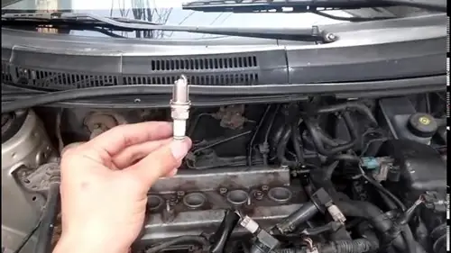 Thay Bugi Ô Tô Mất Khoảng Bao Nhiêu Tiền?