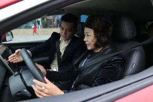 97% Khách Hàng Lái Thử Hài Lòng Với Xe Điện Vinfast