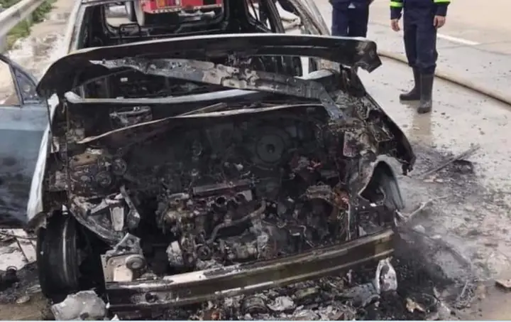 Cháy Xe Ô Tô Trên Đường Cao Tốc