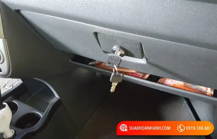 Hướng Dẫn Chi Tiết Chế Khoá Cốp Xe Ô Tô An Toàn Và Hiệu Quả