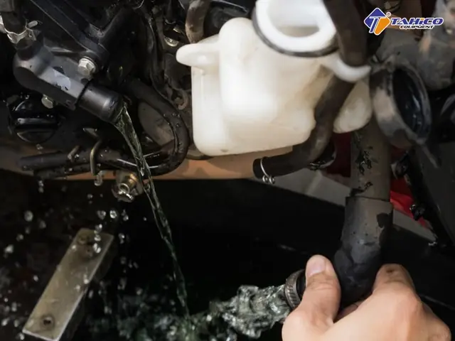 Thông Tin Về Chỗ Đổ Nước Làm Mát Xe Ô Tô