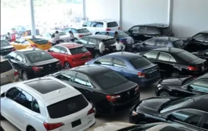 Chợ Xe Ô Tô Cũ: Kinh Nghiệm Mua Bán An Toàn & Hiệu Quả